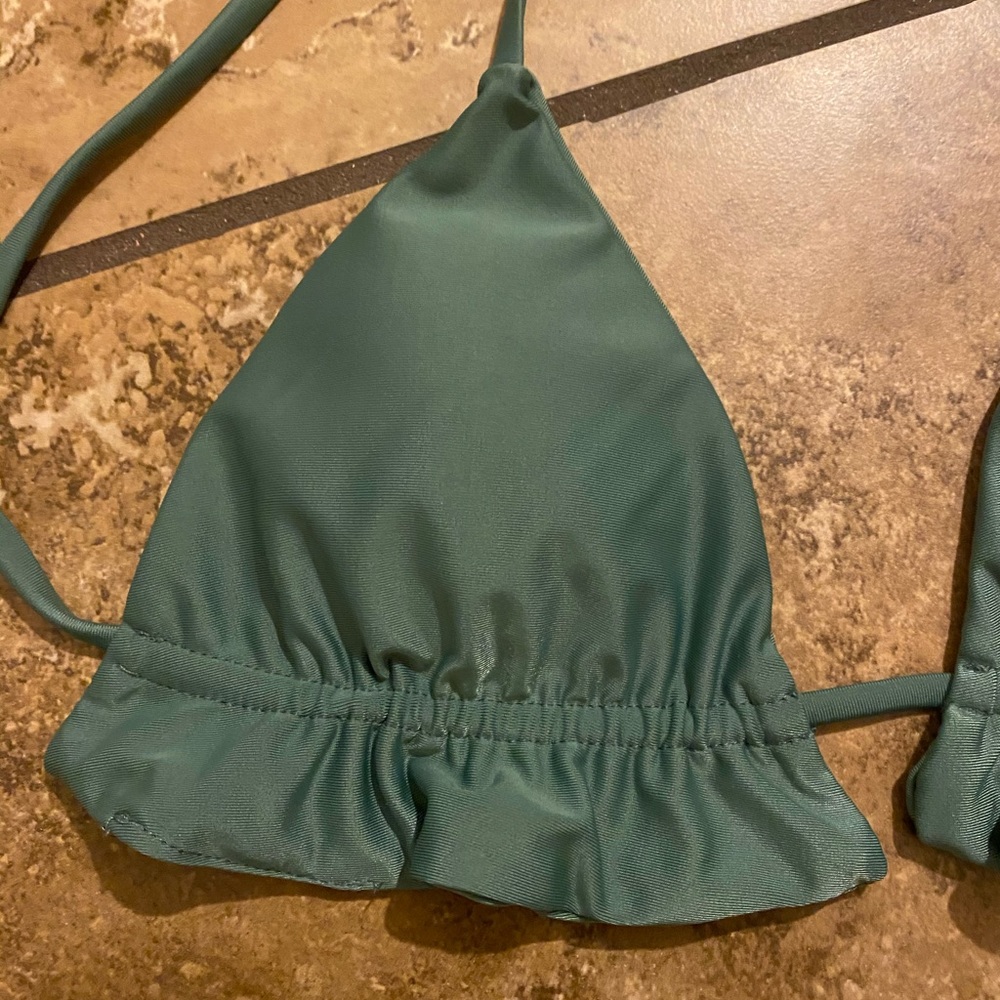 Bikini - Picture 2 of 2